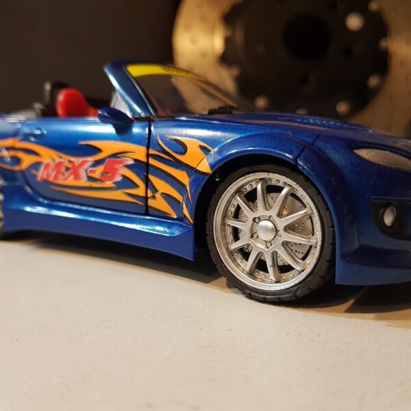 Mazda MX-5 Diecast Car Model 1:24 Collection Toy