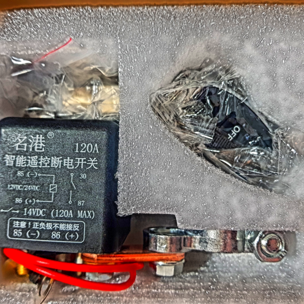Универсальный выключатель массы с ПДУ 12V 120A
